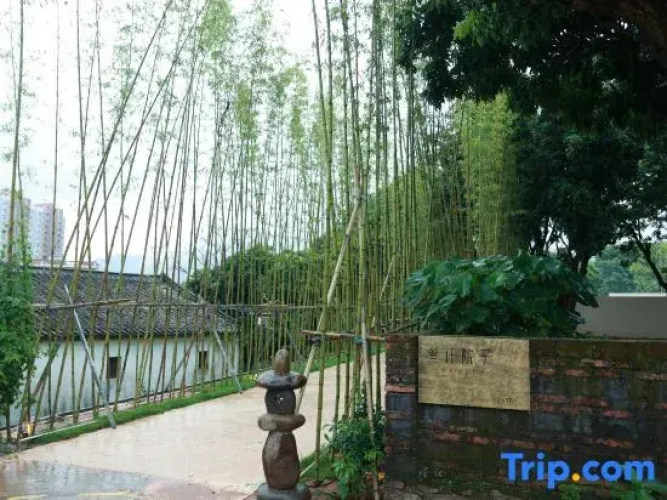 Sanqian Courtyard