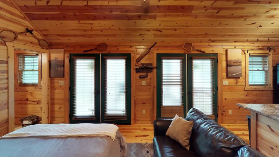 Courtside Cabin - Studio Cabin