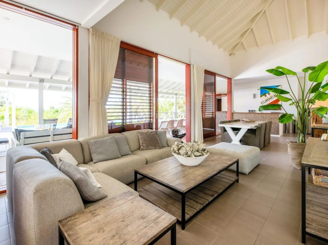 Spacious Villa Near Beach