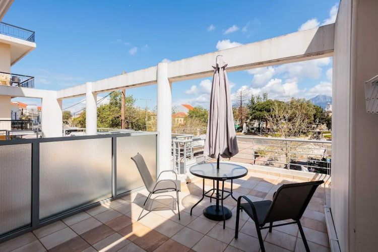 Filiatra Cozy Cental Retreats With Balconies