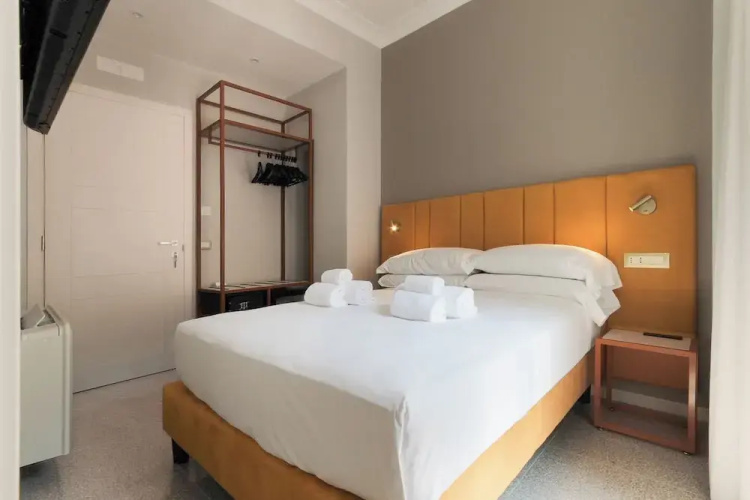 Velia Relais