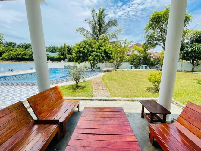 5 Bedrooms Cottage