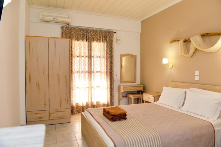 Standard Double room with pool view