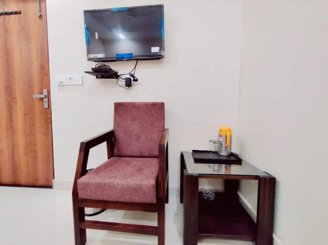 Perfect Stayz Dwarkesh - Near Railway station