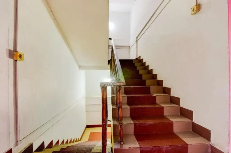 Hamsa The Right Choice by OYO Rooms