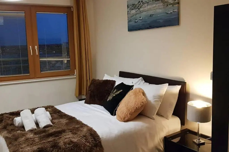 KCS Birmingham City Apartment with Balcony/Parking