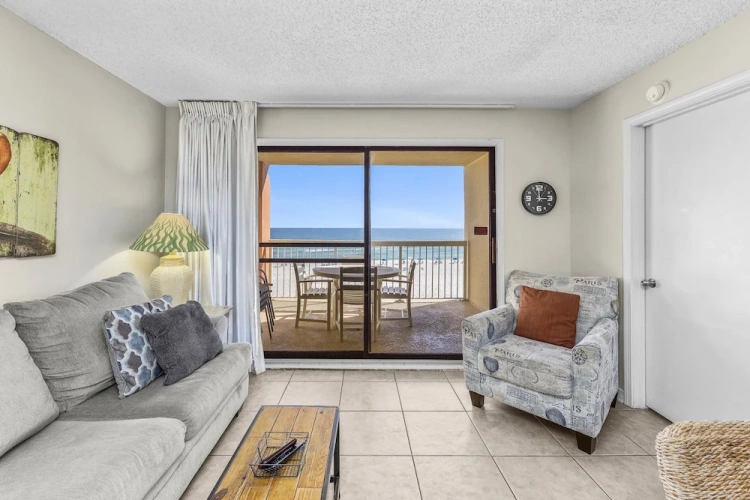 3 Bedrooms Classic room with balcony
