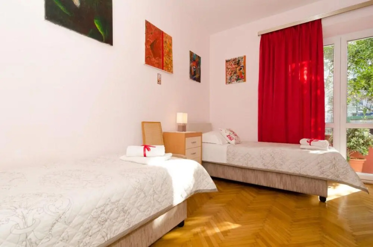 Apartman Red Orange