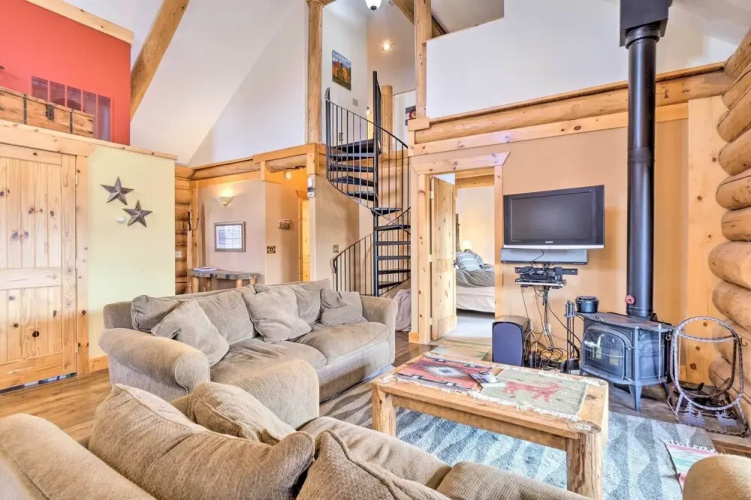 Mountain Views & Fire Pit: Granby Retreat!