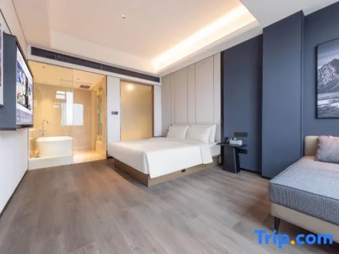 Suite with city view