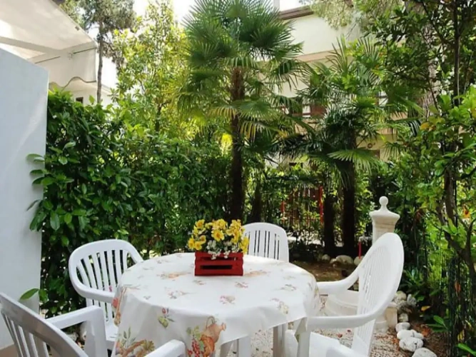 2 Bedrooms Villa with balcony and with garden view