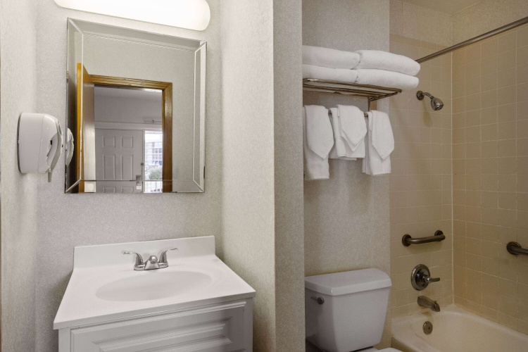 Days Inn By Wyndham Kill Devil Hills Oceanfront - Wilbur photo 12