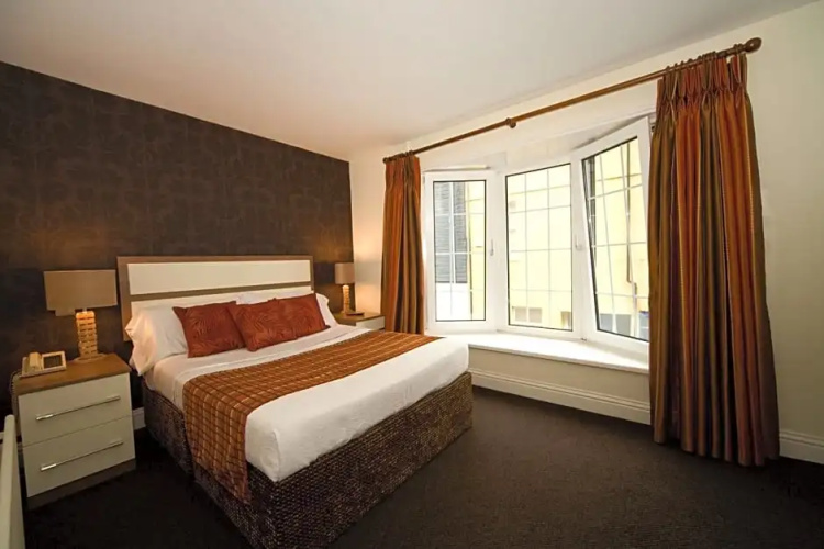 White Lady Hotel