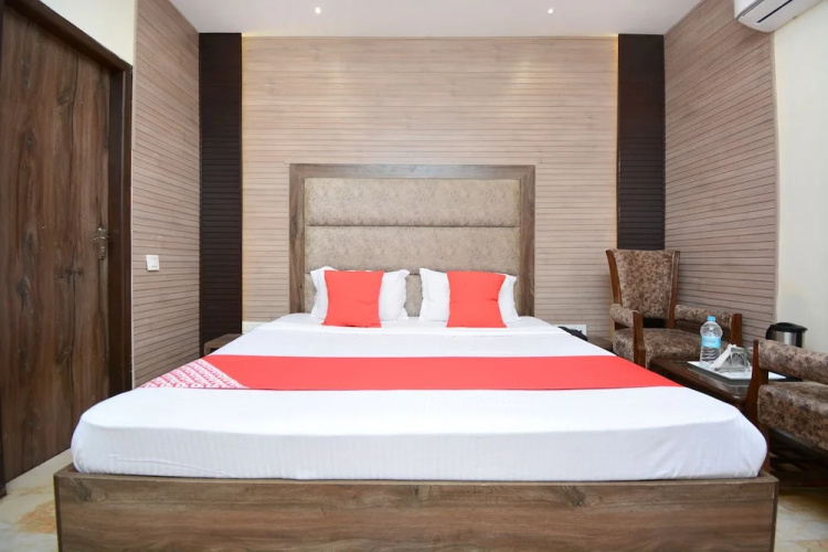 OYO 28335 Hotel Classic