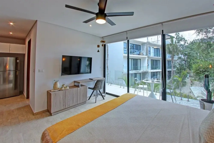 Modern Chic Studio With Panoramic Rooftop Pool, PANORAMIC A 201- By Salt-Kisses
