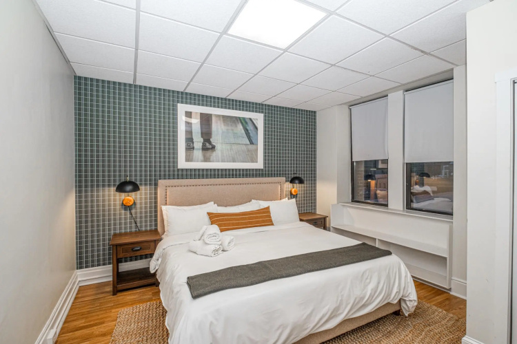 Modern 2BR + 100 Walkscore | Theatre District | Evonify
