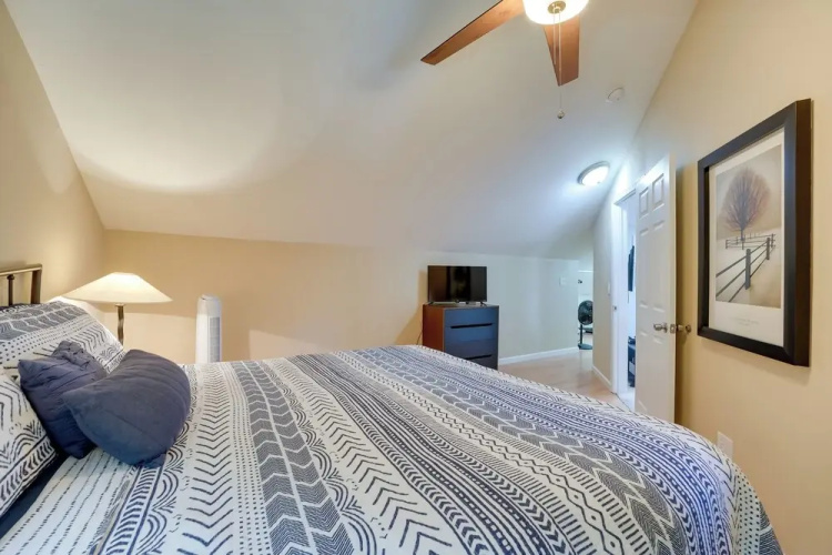 Indoor Pool Access: Golf Getaway Near 76 Strip!