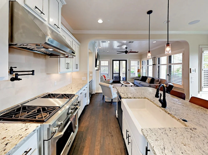 Skyline View Austin House by RedAwning