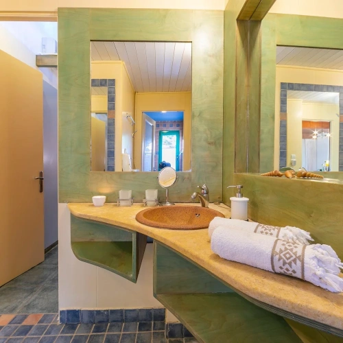 2 Bedrooms Villa