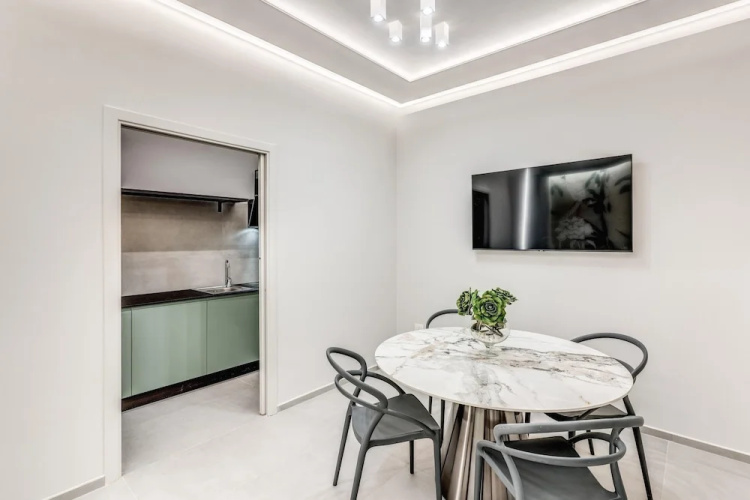 Grey Diamond in Naples