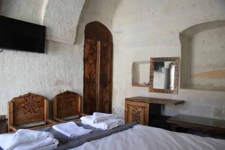 Rose Cave Hotel