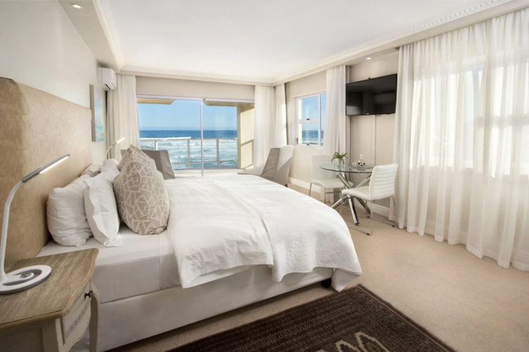 Hermanus Beachfront Lodge