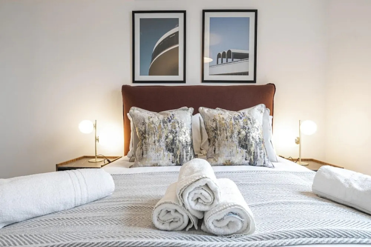 Central Two Bedroom Flat