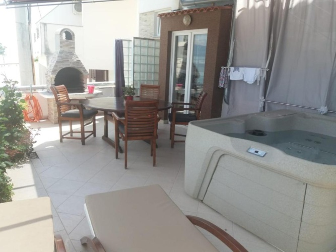 Apartment with sea view