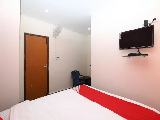 V Wella Comforts By OYO Rooms