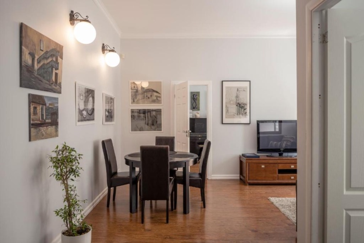 2 Bedrooms Apartment