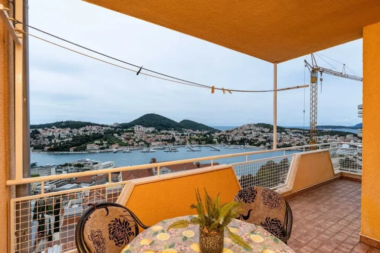 1 Bedroom Apartment with balcony