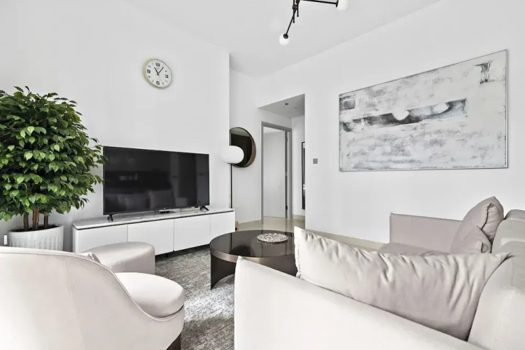 StoneTree - Luxurious 1 BR with Private Beach Access