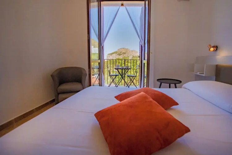 Pater Meus Suites