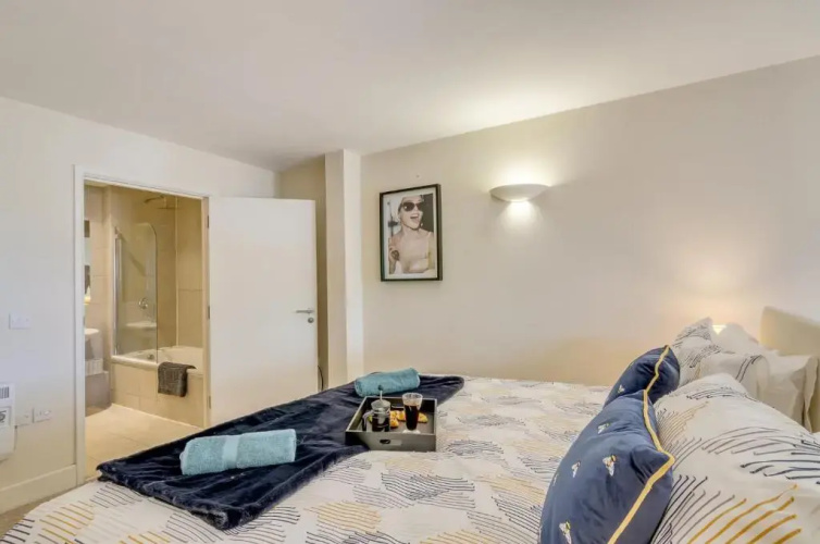 King St 1 bed apartment