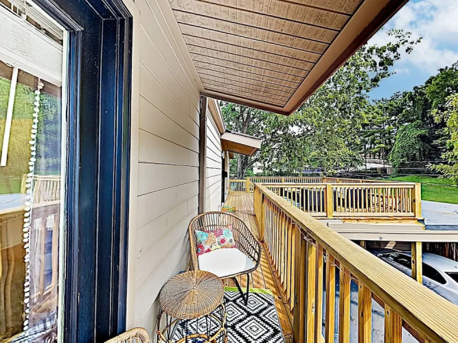 New Listing! Updated Apartment W/ Large Deck 3 Bedroom Apts