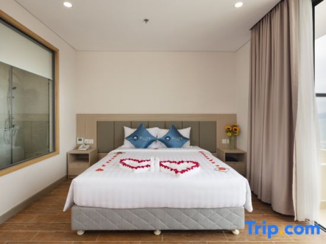 1 Bedroom Deluxe Double room with sea view