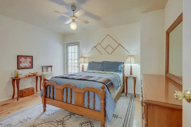 Mountainside Bliss: Red River Getaway w/ Fireplace