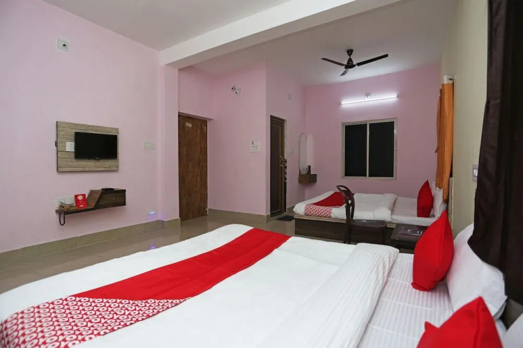 OYO 27734 Hotel Savasi