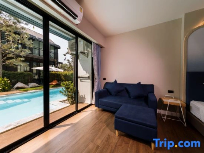 Deluxe Double room with pool view
