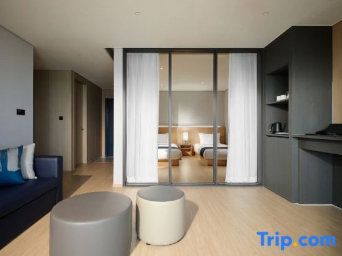 Suite with city view