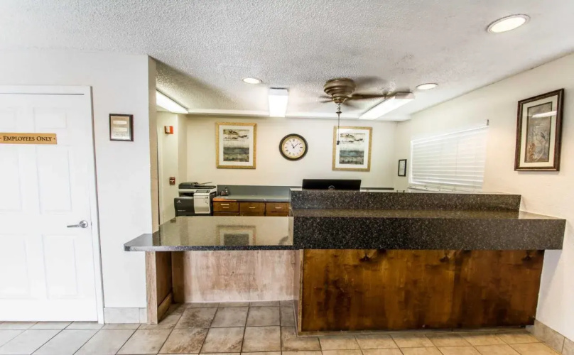 Studio 6 Extended Stay - Jacksonville, FL - South