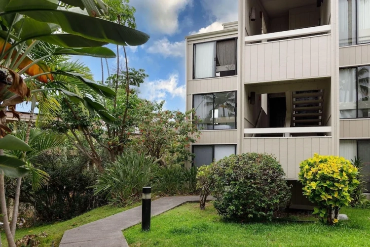 Kailua Bay Resort 4-206 Corner Oceanview Downtown Unit