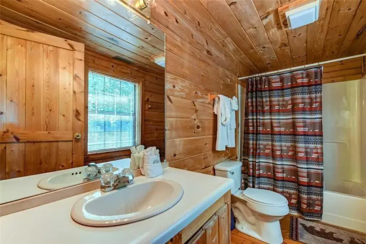 Solid Gold 1 Bedroom Home with Hot Tub