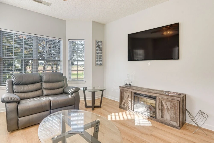 3 Bedrooms Apartment