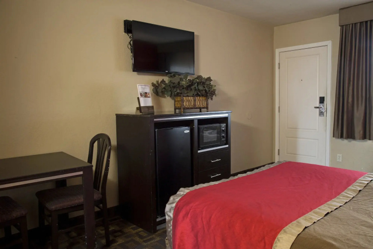 Harbor Inn and Suites Oceanside