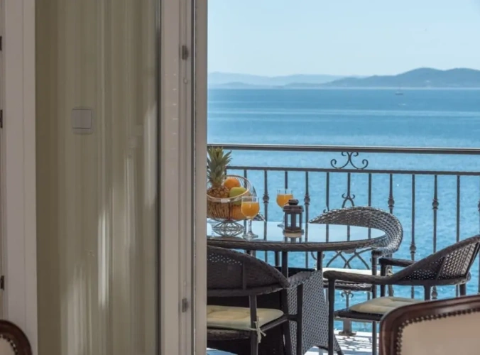 Apartment with balcony