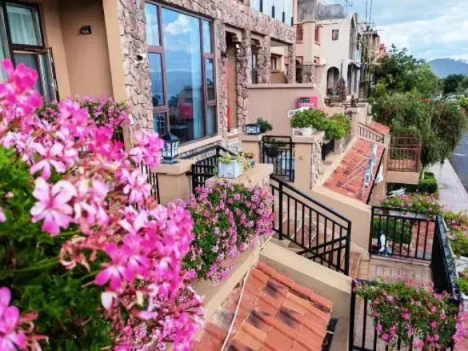 Dali Shanshuijian Seaview Holiday Villa