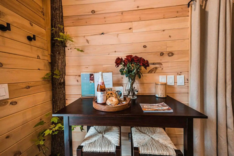 Moonlight Treehouse-amazing Views Private hot tub