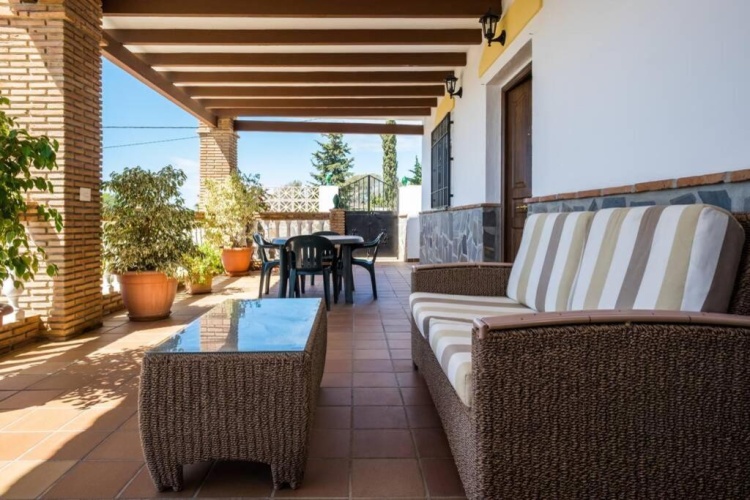 2 Bedrooms Villa
