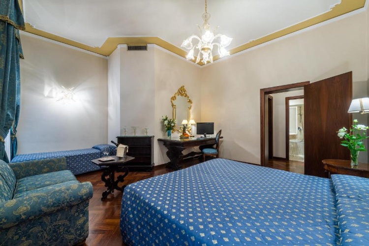 Superior Double room with city view